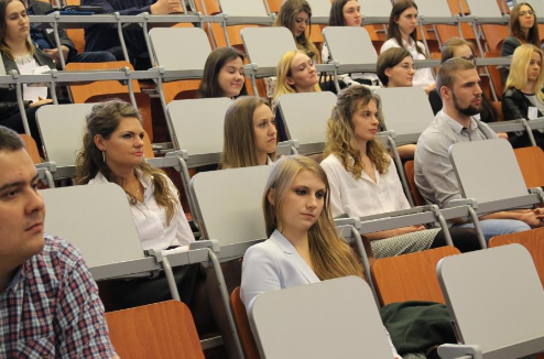 Studenci podczas wykładów